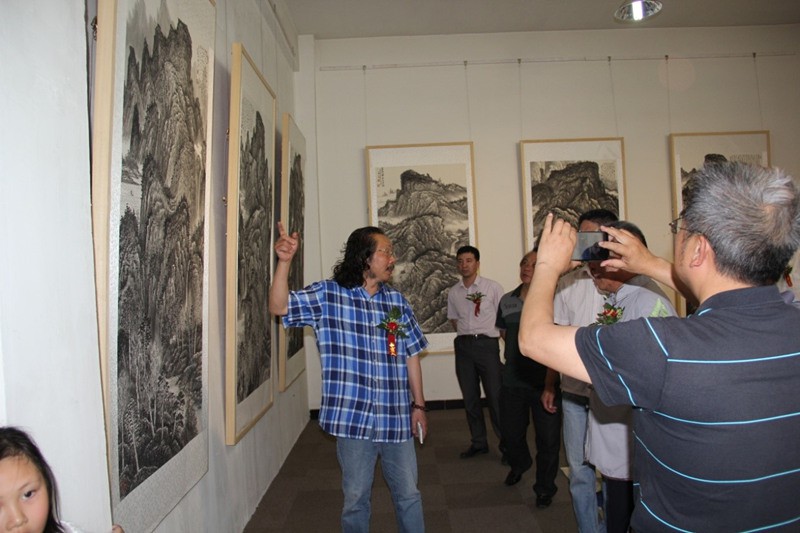中国画山水艺术家何仁诰全球巡回(北京)展圆满成功