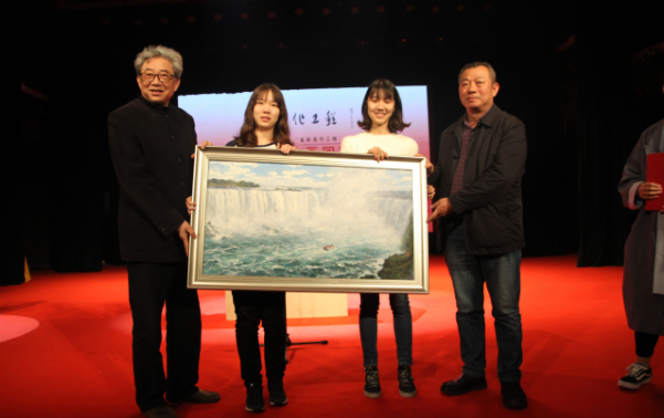 冯健亲油画回顾展于江苏省现代美术馆开幕