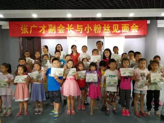 画家张广才与小粉丝见面会在南京金盏花文化艺术中心举行