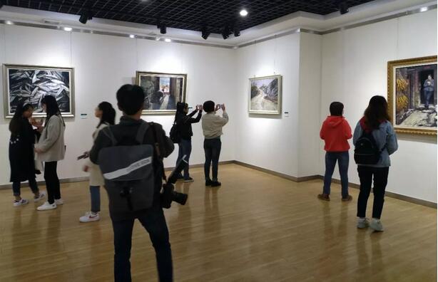 “多彩茶都”信阳市第二届油画作品展举办
