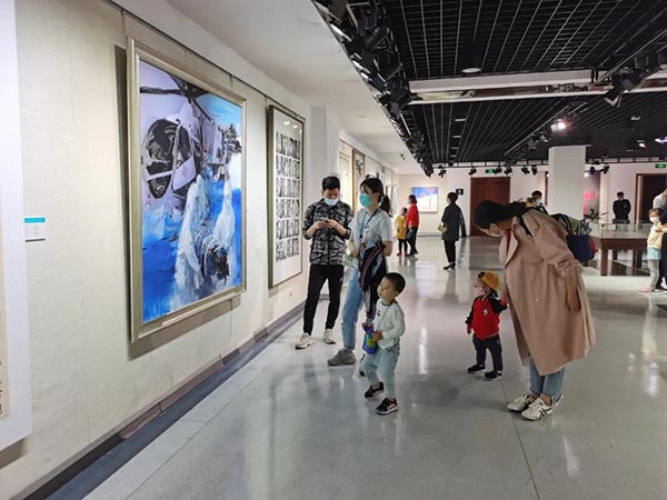 江苏省抗疫主题美术书法精品展在泰州举办