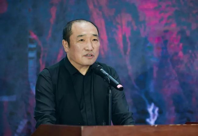 佘玉奇出席卢禹舜画展 接受中国美术报采访