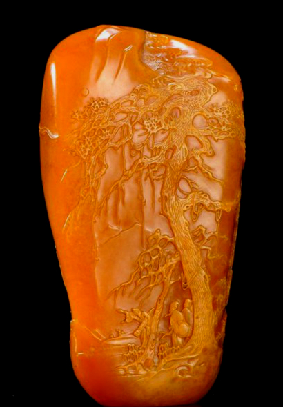附图六2011年中国嘉德秋拍卖推出的石卿田黄《赤壁夜游》薄意摆件