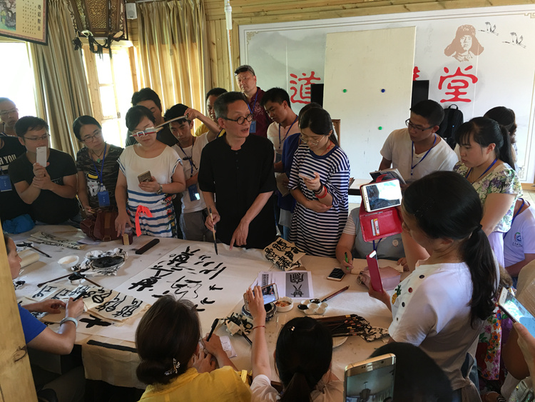 “中国文联、中国美协文艺培训志愿服务项目 ——贵州美术培训班”在安顺举办