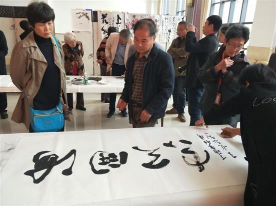 徐州市设计艺术家协会重阳节献爱心