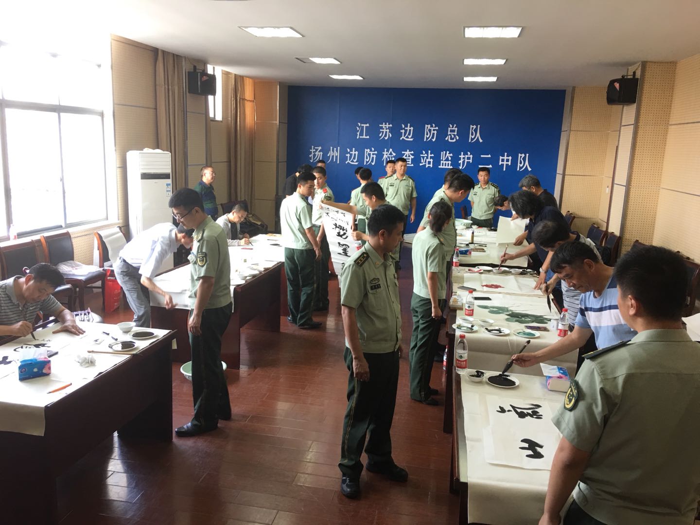 民建扬州市委、市文联共同举办送文化进警营活动