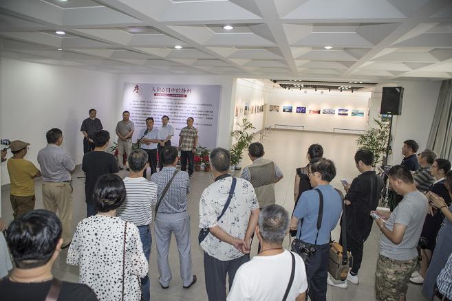 “人们心目中的扬州——庆祝新中国成立70周年摄影作品展”开幕
