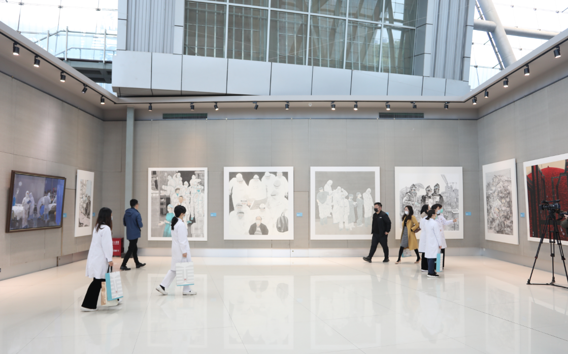 “同心战疫”主题作品展在省现代美术馆举行