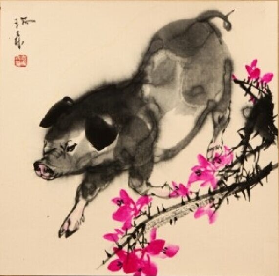 吉瑞森教授画动物 编辑整理——娜子 花鸟画涵盖的面最为广泛,除了人物、山水,其他基本都在花鸟画范畴之内,而动物更是花鸟画中一个非常重要的内容。由于动物种类繁多,其形体结构差别很大,而其动态又会随神情千变万化,所以想画好动物难度比较大,直接用水墨来表现更是难上加难。那么到底怎样掌握动物画的要领呢?吉瑞森教授说: 水墨表现动物,首先要具备以线造型的基本表现能力,只有把动物的形体结构,动作态势用线的形式概括成型,然后才能通过笔墨语言形式和技巧表达出来,在这一过程中准确的笔墨造型和恰当的笔